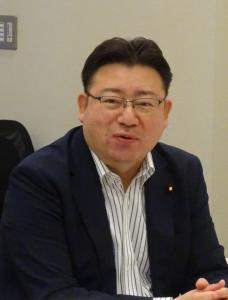 発言される渡辺衆議院議員