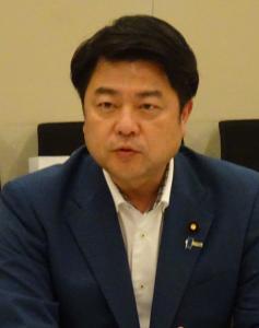 発言される長友衆議院議員