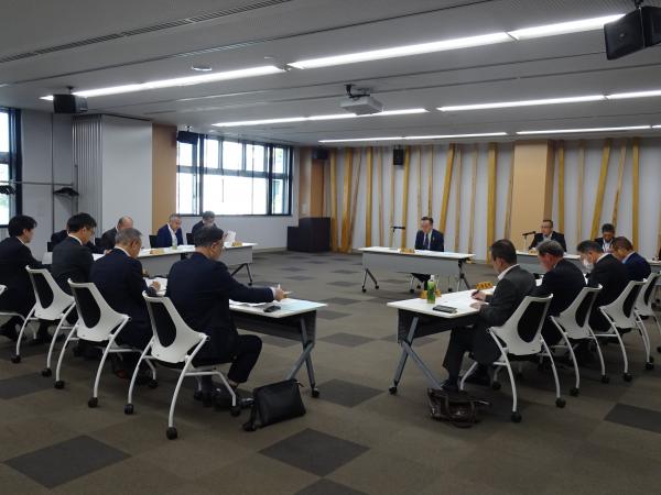 政務調査委員会の様子