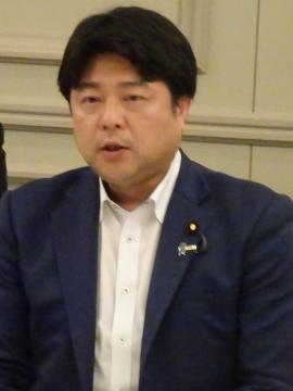 発言される長友衆議院議員