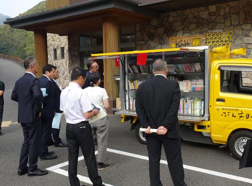 移動図書館視察